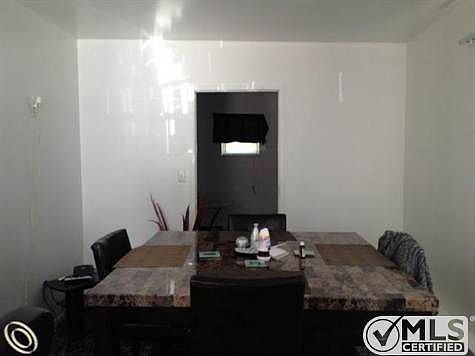 21950 Fern dining rm.jpg