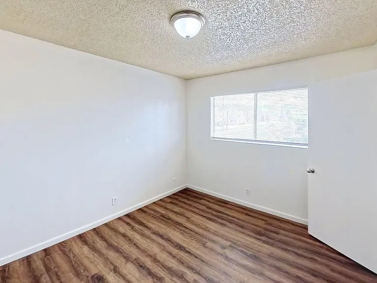 1215 Minnewawa Ave #B — Photo 8