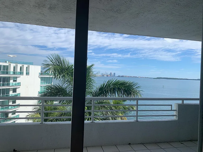 1402 Brickell Bay Dr #601 — Photo 8