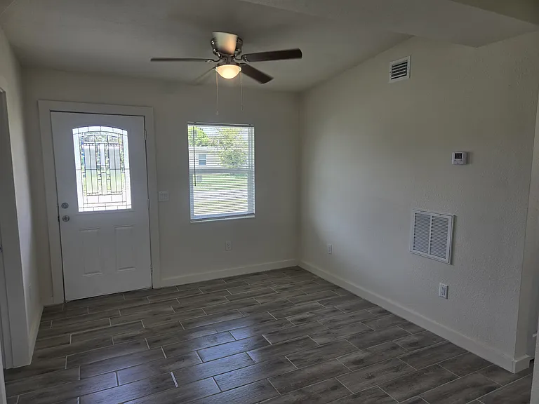 21431 Holdern Ave — Photo 7