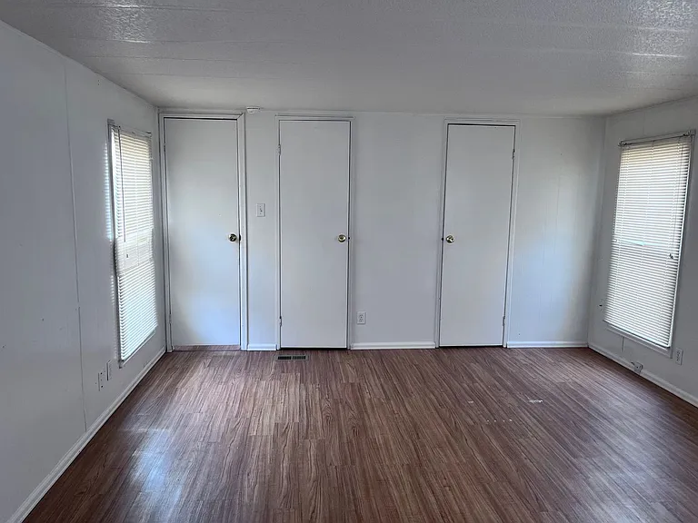 1053 Caroline Ct — Photo 9
