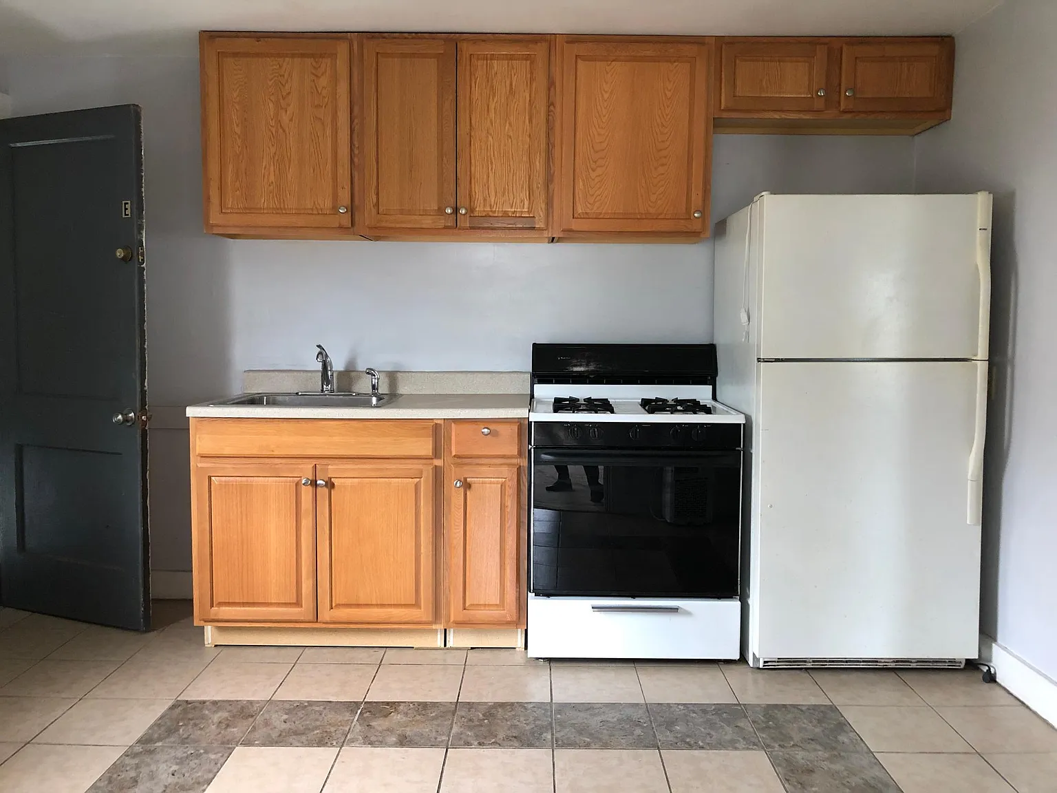948 Locust Ave APT E photo 1