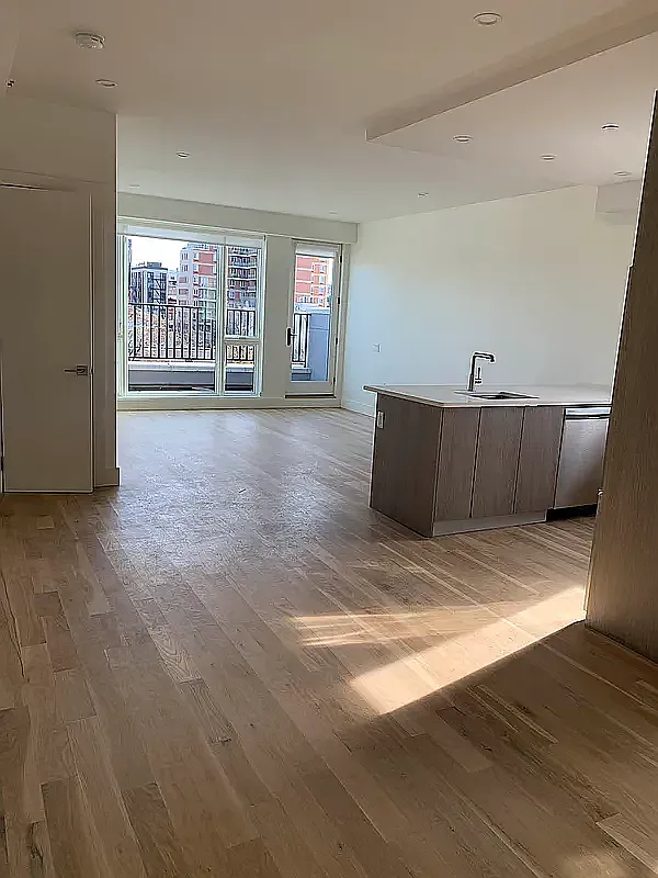 577 Third Avenue — Photo 1