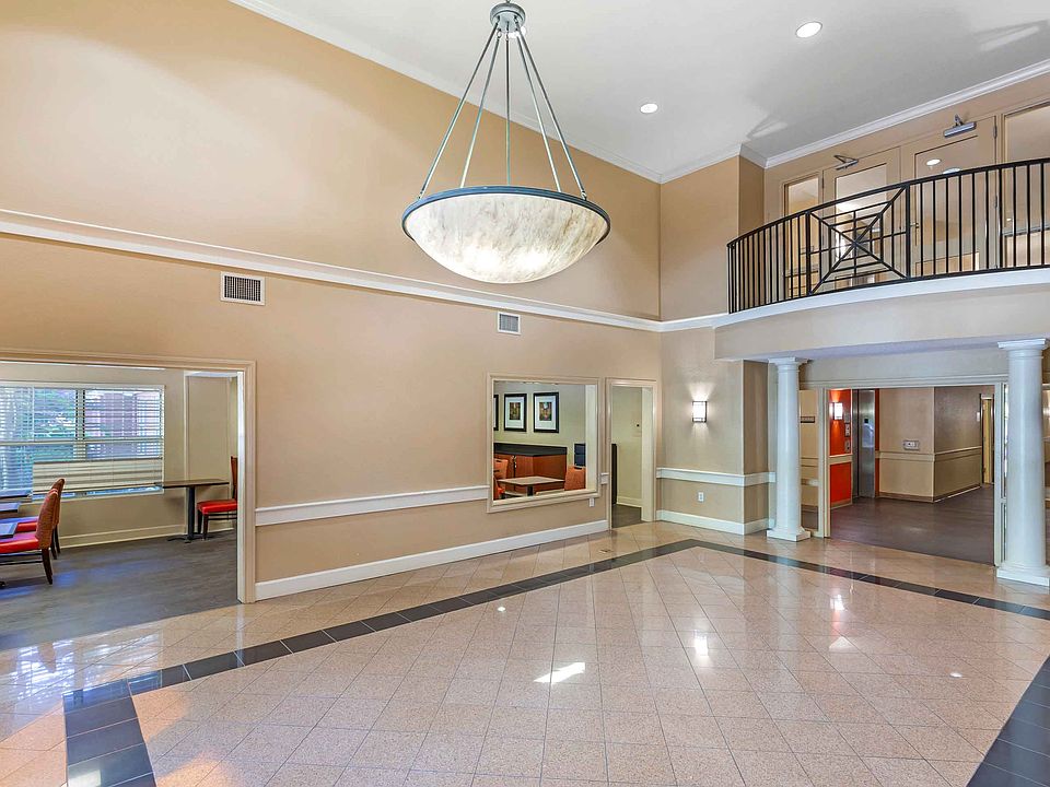 Lobby and Guest Check-in