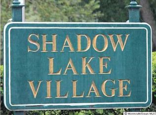 61 Hancock Ct, Red Bank, NJ 07701