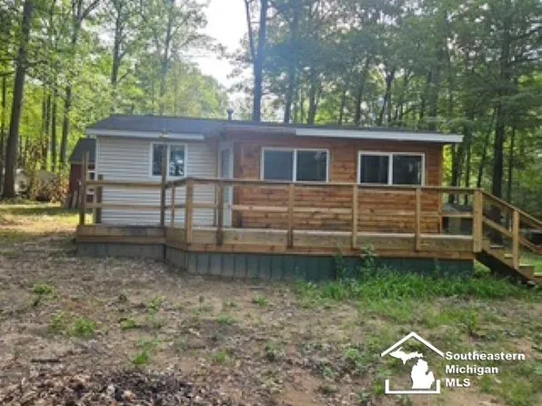 5374 Ferndale Dr, Harrison, MI 48625