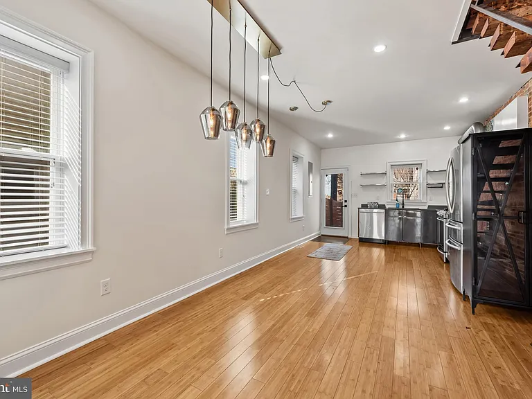 412 E Lanvale St — Photo 5