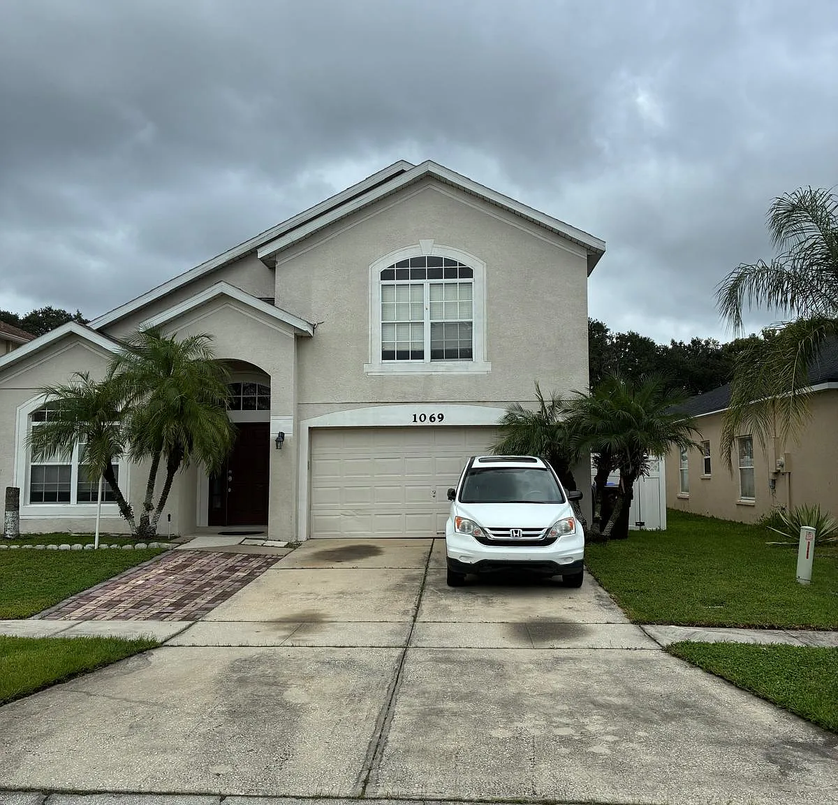 3 bed, 1.5 bath, 2813 sqft, $2,100 — Photo 1