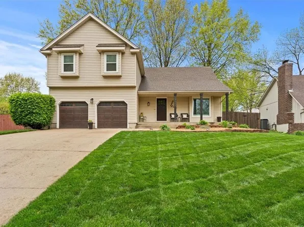 7964 Greenwood St, Lenexa, KS 66215