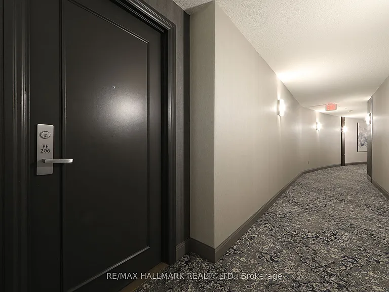 18 Valley Woods Rd #Penthouse 206 — Photo 5