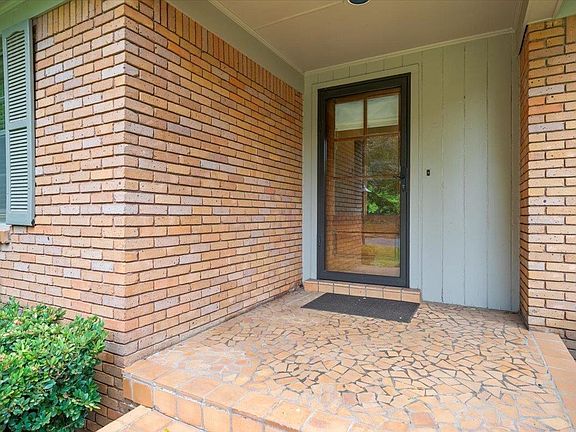 3rd image of 5126 Charlotte Cir N