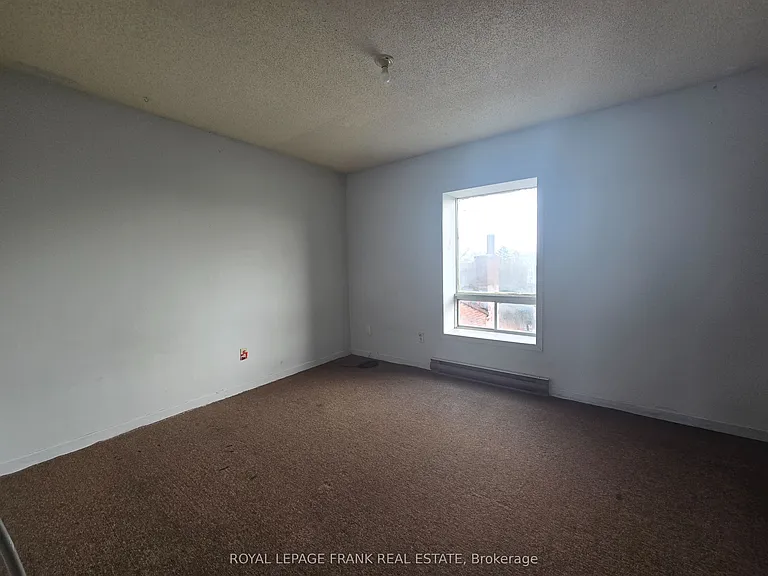 15 King St E #5 — Photo 4