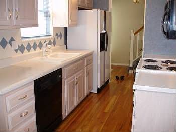 4th image of 10033 W 95th St