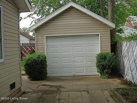 5th image of 3911 Garfield Ave
