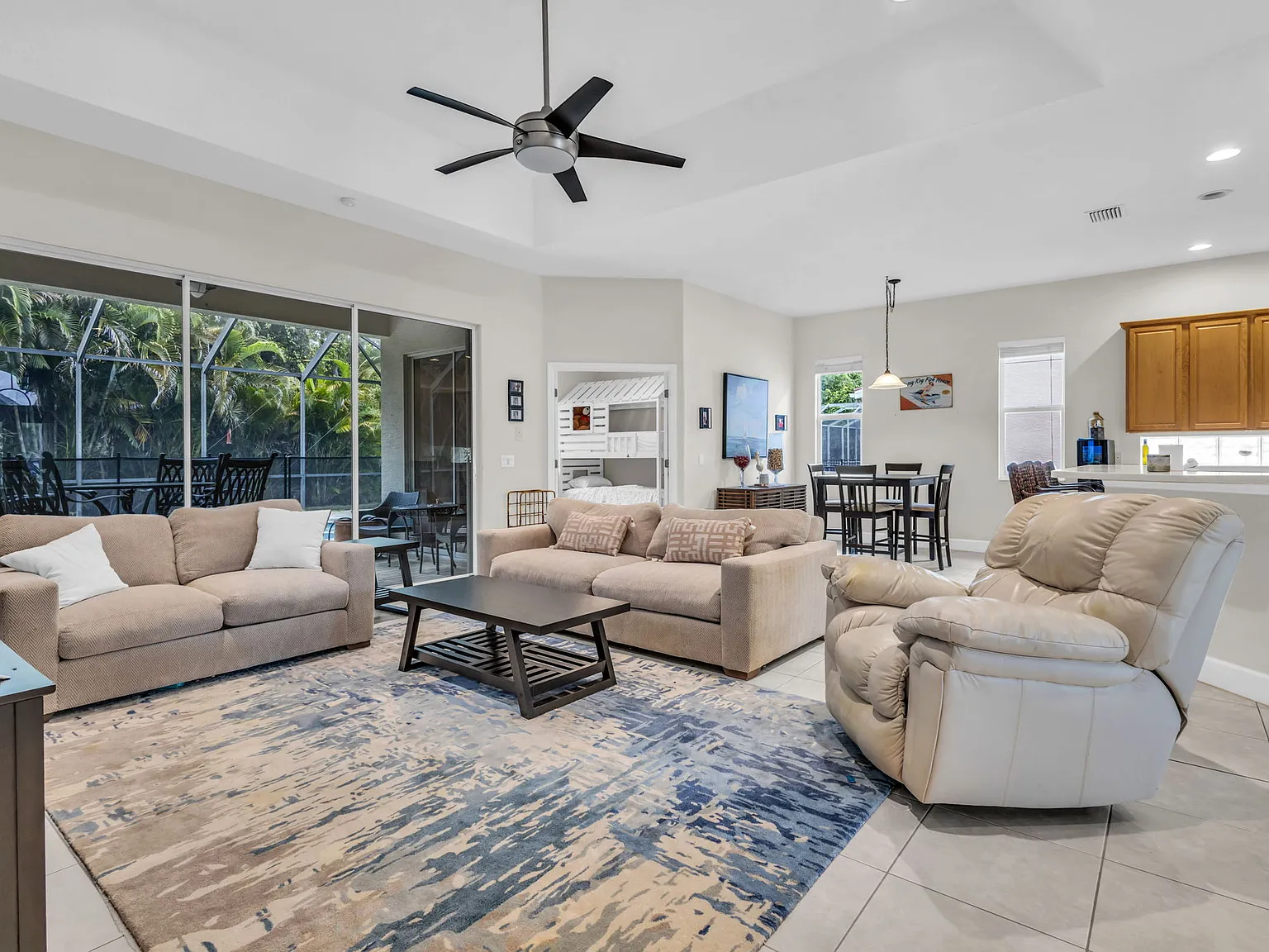4 bed, 2900 sqft, $3,950 — Photo 4