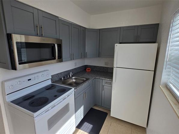 16951 NE 18th Ave APT 9