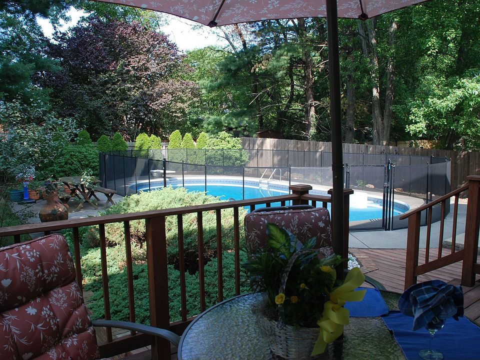 2nd image of 1560 Mary Ellen Ct
