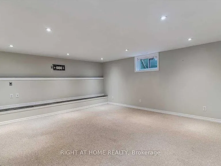 1252 Waterdown Rd #LOWER — Photo 4
