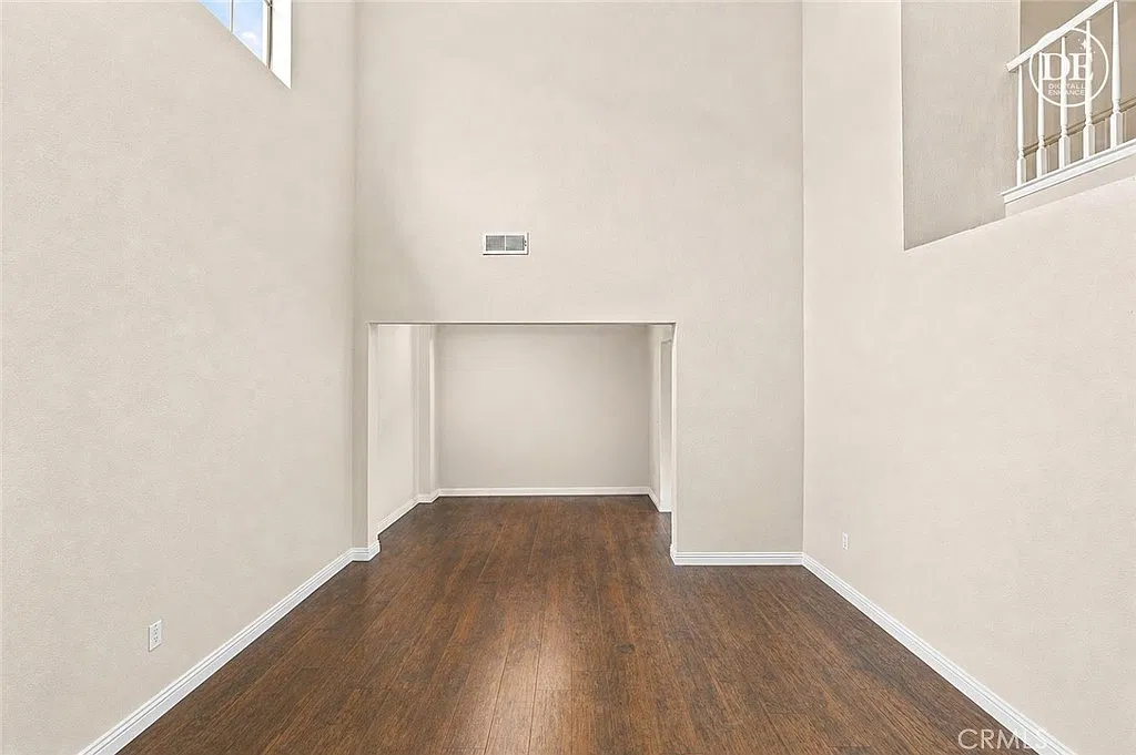 4 bed, 2123 sqft, $3,300 — Photo 4