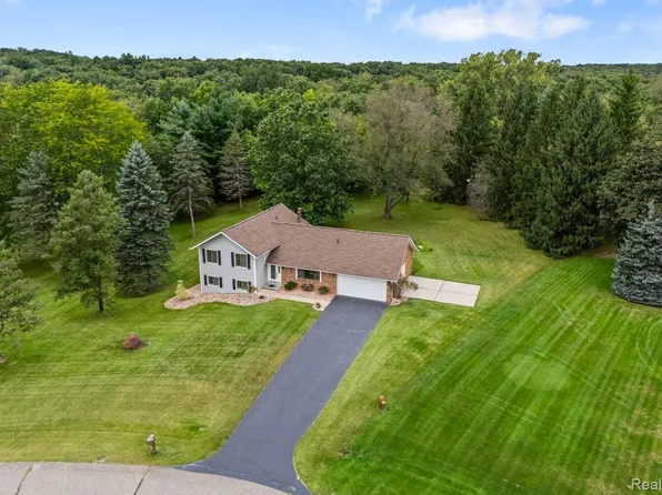 4363 Elderberry Dr, Brighton, MI 48114