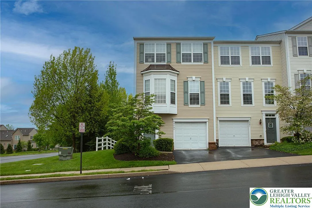 4 bed, 2.5 bath, 2032 sqft, $2,650 — Photo 1