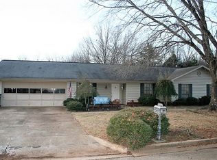 618 Smokey Mountain Dr, Tupelo, MS 38801