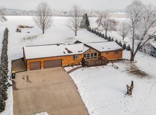 6406 Hillcrest Rd, Cedar Rapids, IA 52404