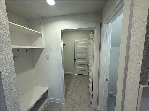 5th image of 815 Orchard Vale Rd
