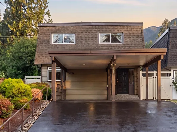 942 Montroyal Blvd, North Vancouver, BC V7R 2H1