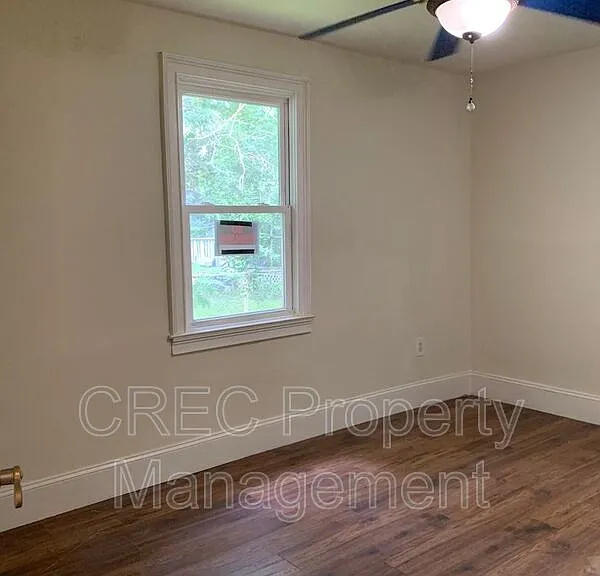 711 Locust St — Photo 13