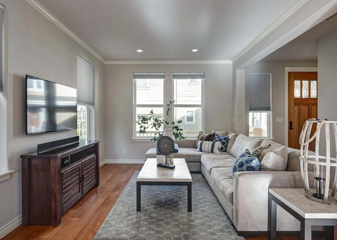 3 bed, 2.5 bath, 1557 sqft, $6,200 — Photo 2