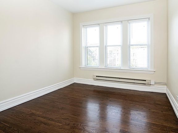 4th image of 3819 1/2 N Greenview Ave APT 1E