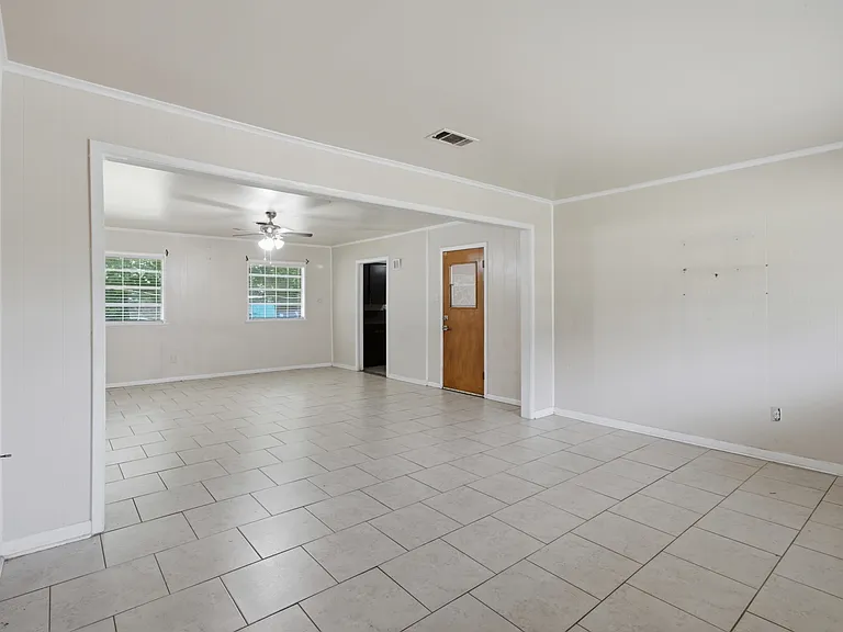 801 Stewart St — Photo 20