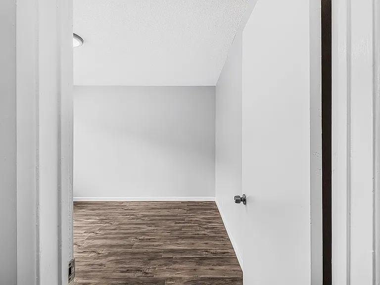 10227 S. 10th Ave. — Photo 23