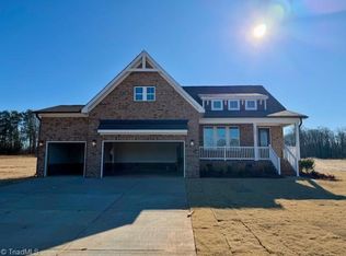 5600 Penguin Dr, Summerfield, NC 27358