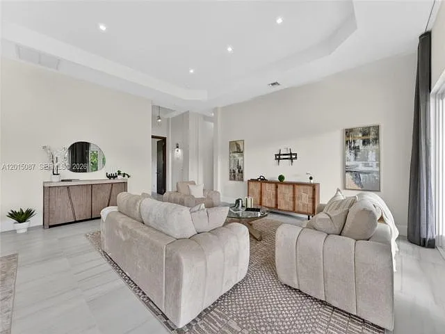 5 bed, 5.5 bath, $11,500 — Photo 3