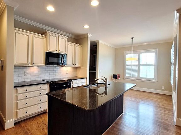 5th image of 168 Blackwater Dr