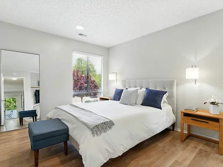 The Grove Luxury Apartments — Photo 12