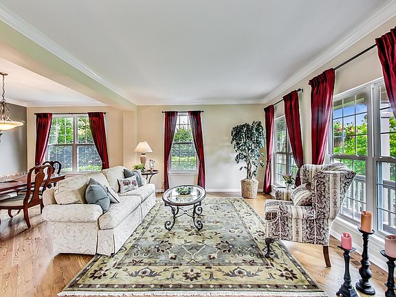 3rd image of 18729 Highfield Dr W