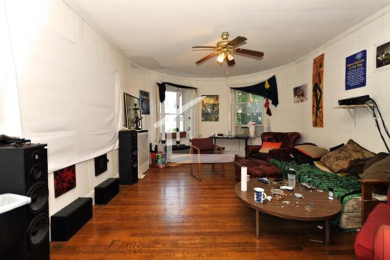 3 bed, 1400 sqft, $3,600 — Photo 2