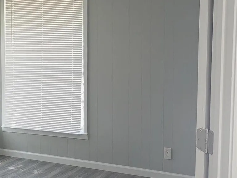 407 E Homan St — Photo 29