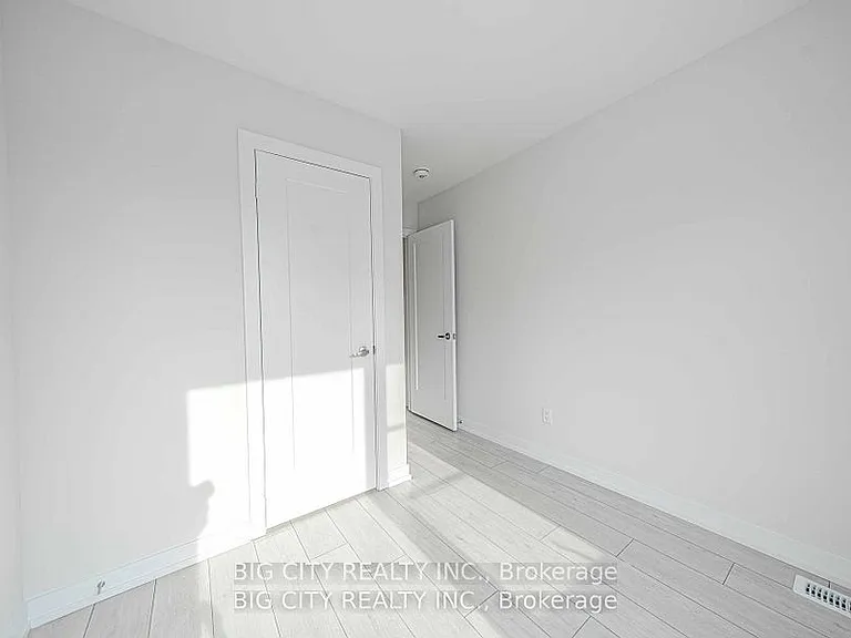 46 Akil Thomas Gdns S — Photo 15
