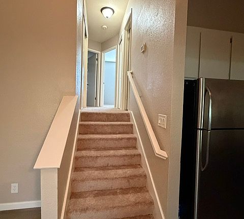4th image of 690 Blackford Ct