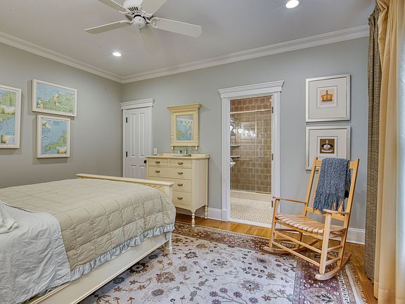5th image of 18 Sandown Ct