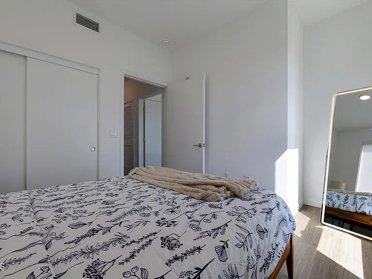 18900 Parthenia St #315 — Photo 17