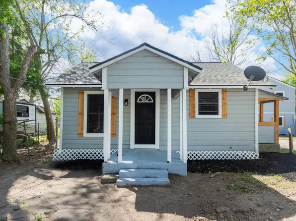 211 W South St, Alvin, TX 77511