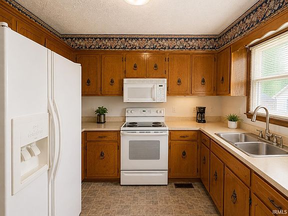3rd image of 104 N Brandywine Ct