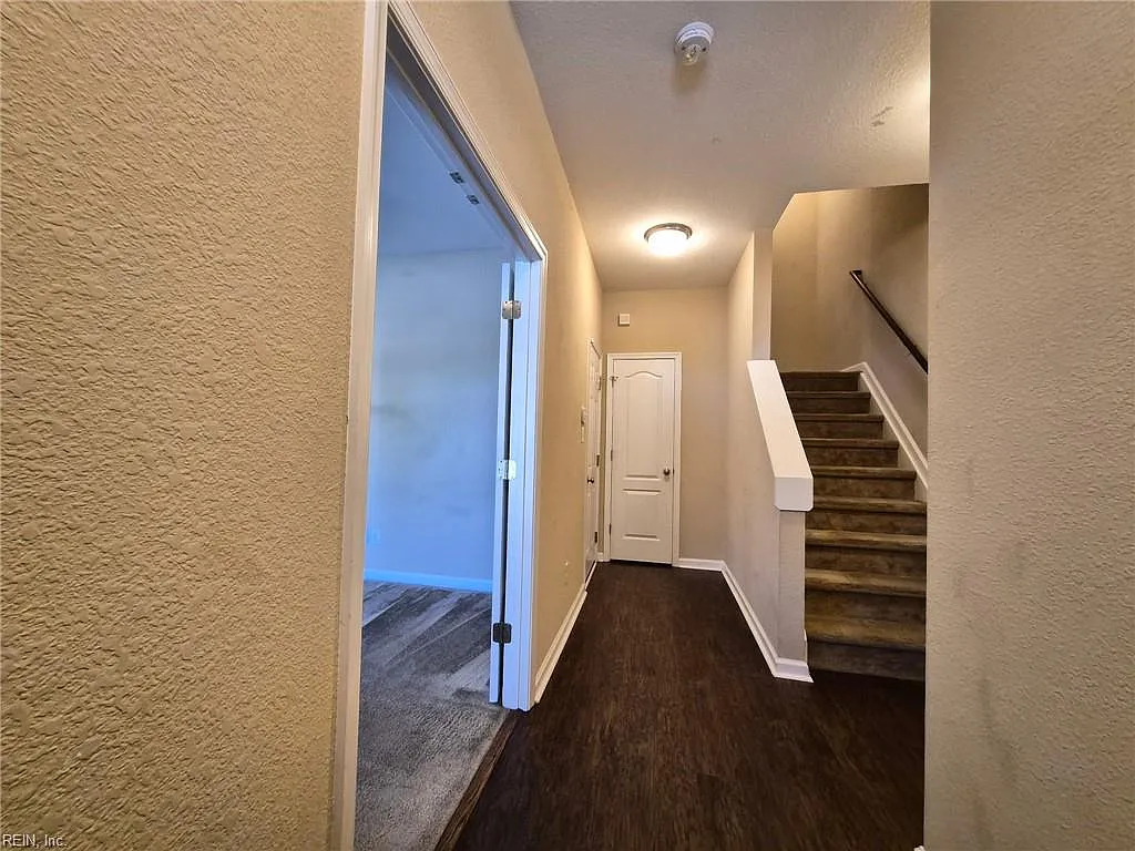 4 bed, 1946 sqft, $2,500 — Photo 2