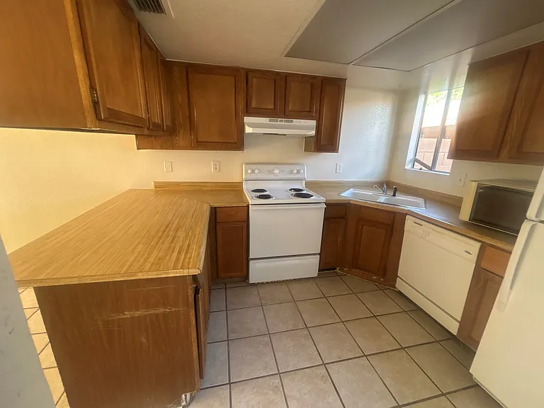 3044 E Beck Ln #5 — Photo 3