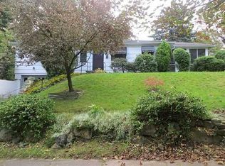 154 Cobbs Hill Dr, Rochester, NY 14610